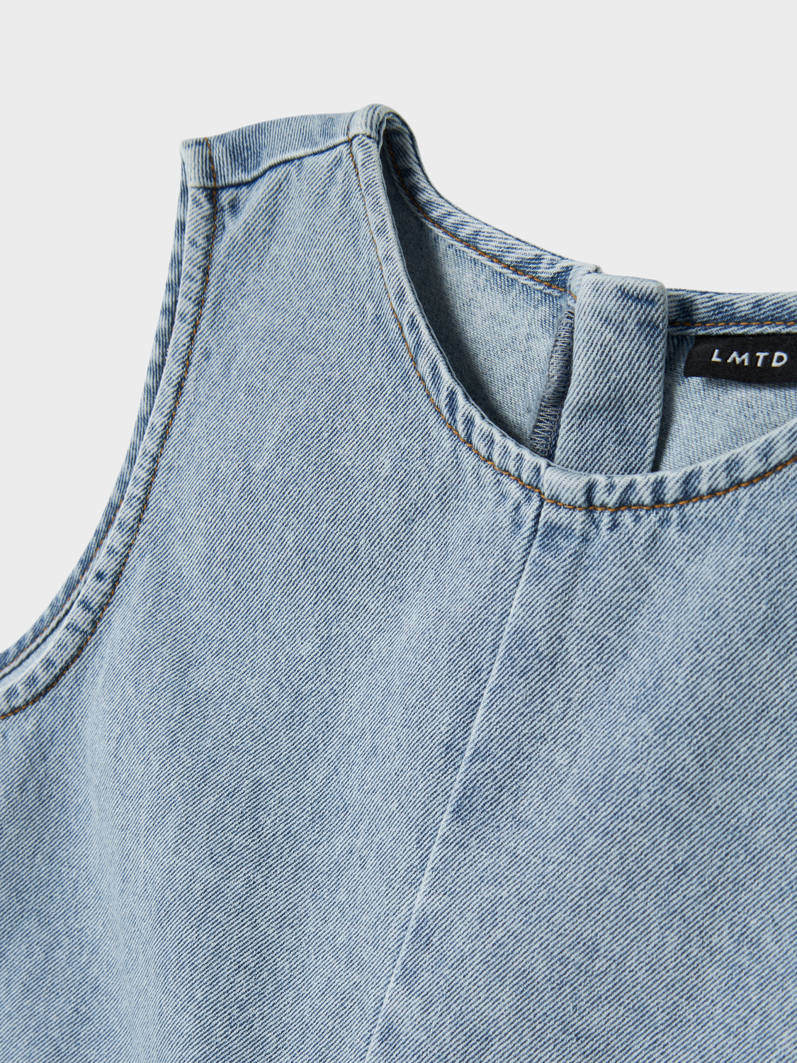 model_shot-front_full